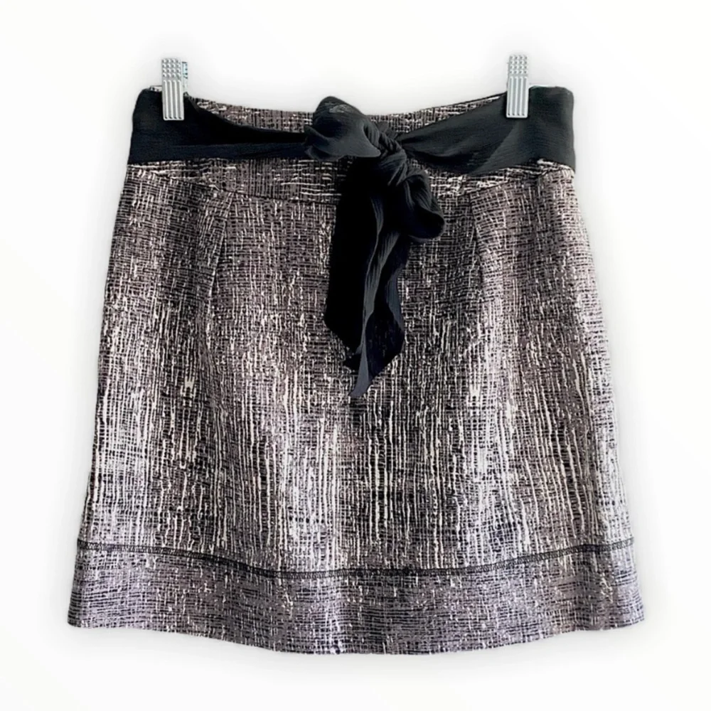 CLUB MONACO tweed mini skirt with black tie sash size 4 like new